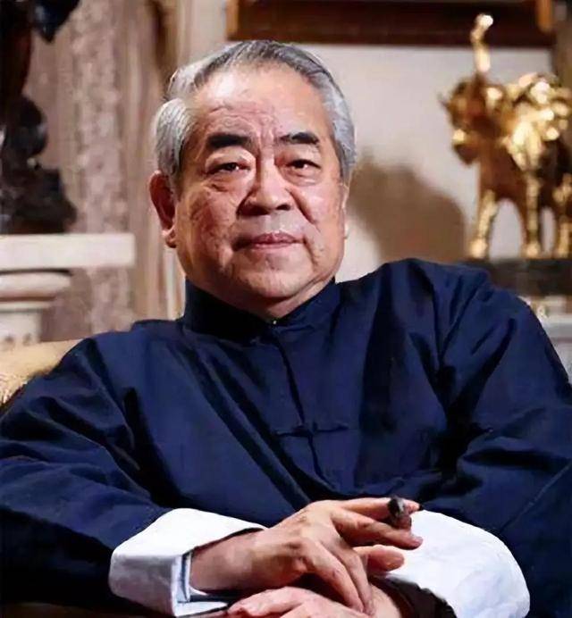 与女儿断绝关系仅1天,范曾担心的事发生了,小50岁娇妻受牵连