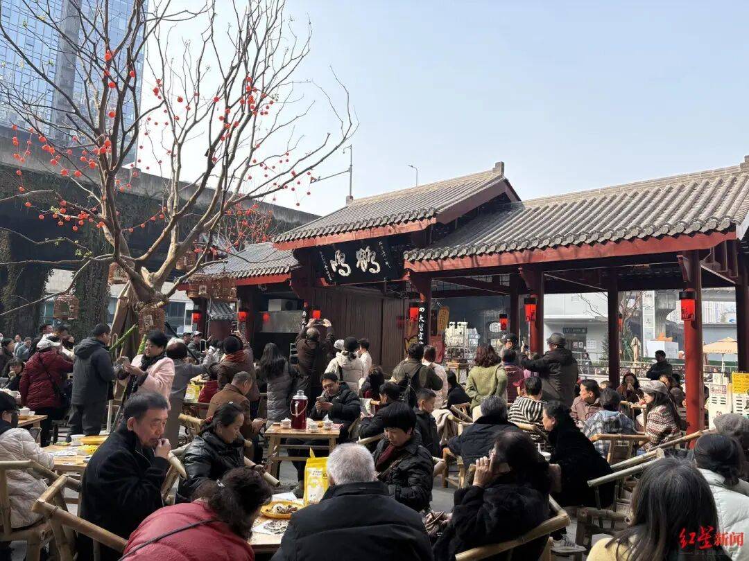 火爆！年轻人都在冲，成都百年茶馆开新店了