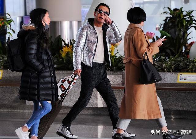 多次拒绝赵本山,凭一己之力改春晚基调的哈文,如今下场毫不意外