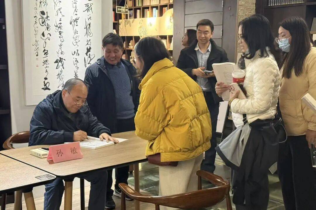 《老年书法教程》在沪首发,专为老年读者量身打造