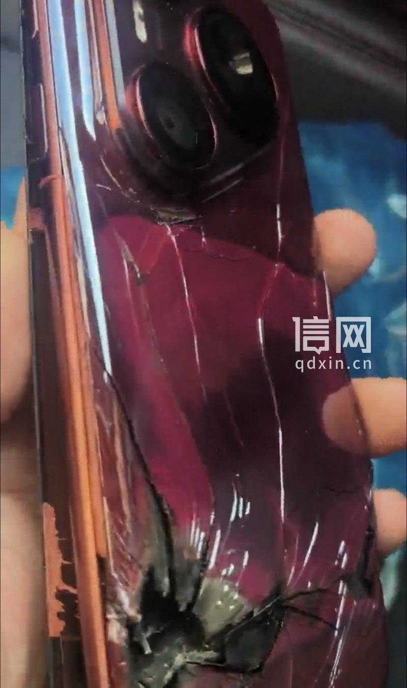 华为新手机充电时电池爆了:售后凭照片认定“外力所致”拒保(图4)