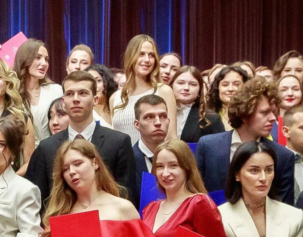 政权倒台一年后，阿萨德家族被曝在俄罗斯过着“奢华生活”