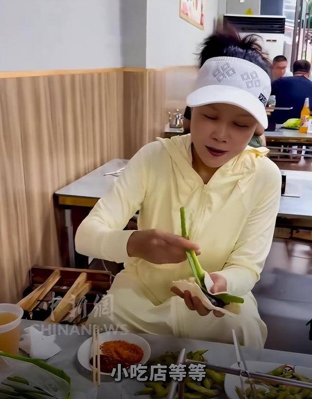 不再隐瞒！59岁田震公开回应“换国籍”问题，九个字获网友力挺