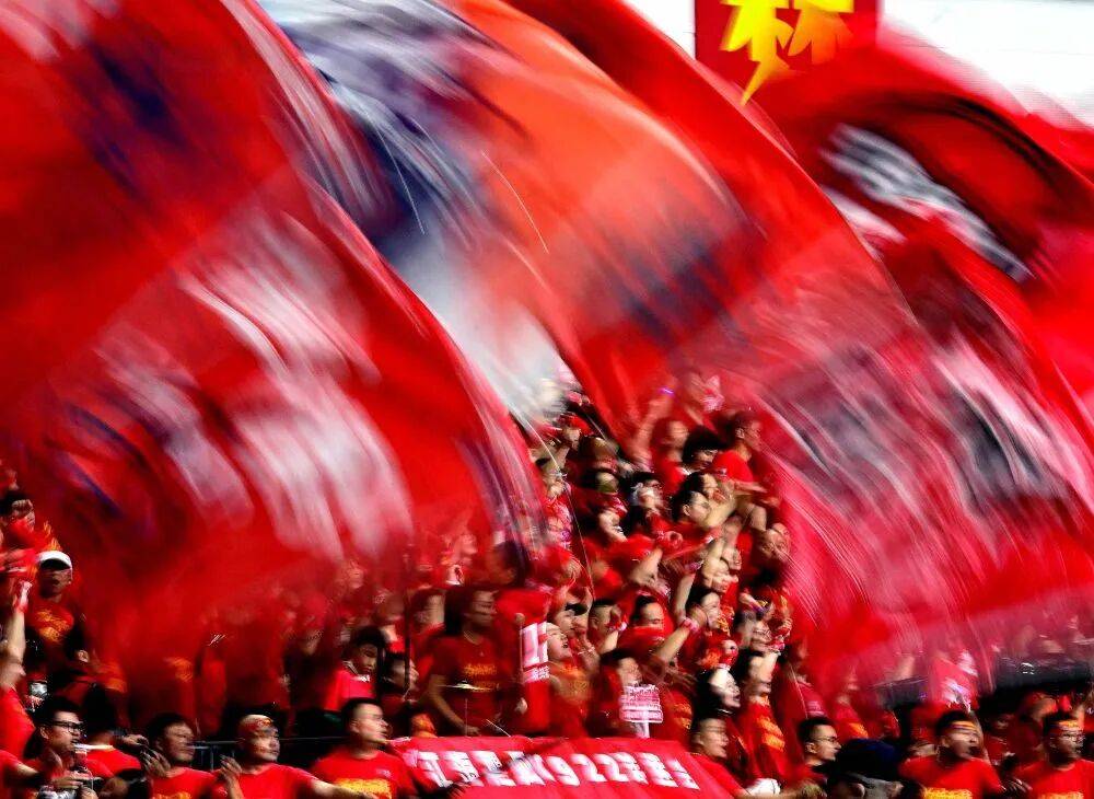 叫扬叔 - 全网最会整活的苏超球迷  足球圈热梗收割机这一年那些“破圈”的体育热词