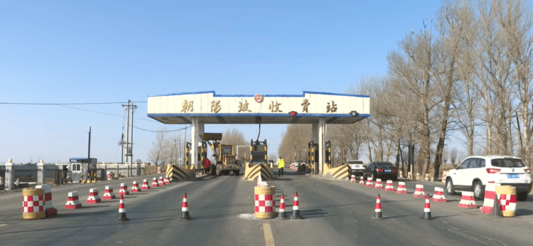 多个公路收费站,提前停止收费