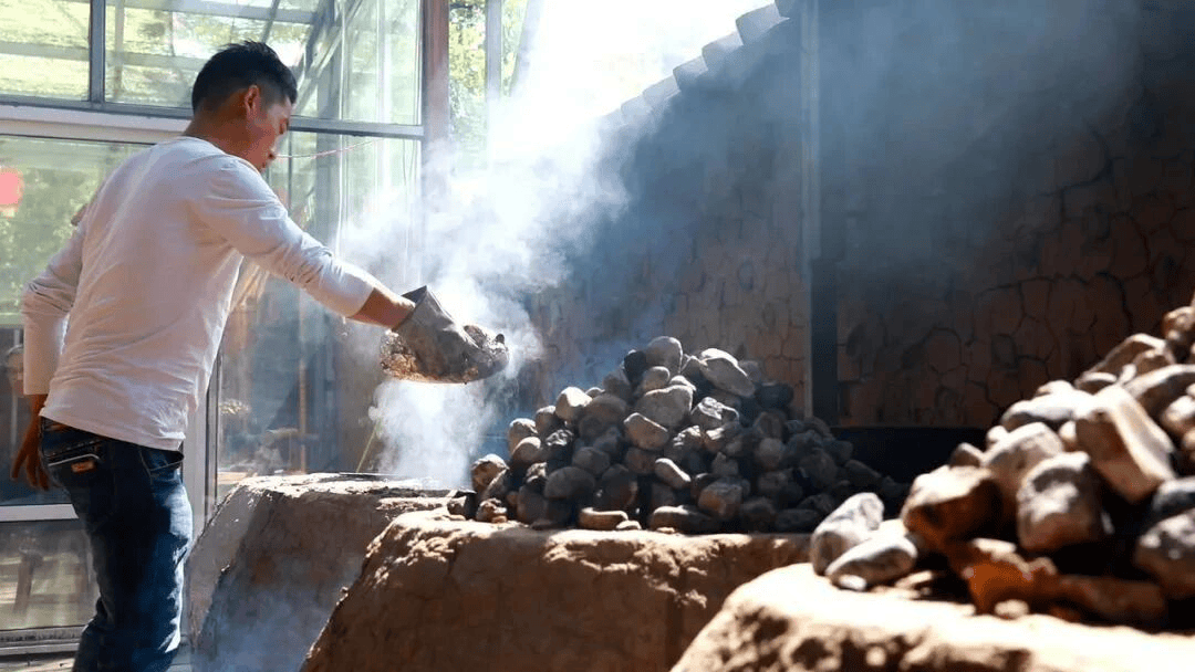 【北疆好物 细说“铸牢”】土窑烤肉,烟火百年,同心共富_三家村_民族_特色