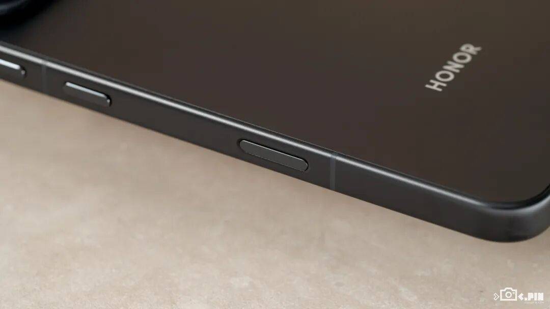 10000mAh电池的手机，被荣耀给做出来了。。。