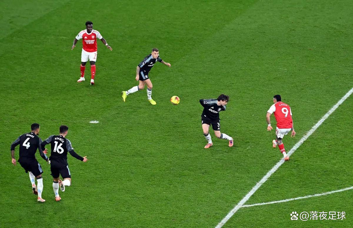 从“掉链子”到“拆链子”：阿森纳大胜维拉，捅破争冠最后一层心理窗户纸