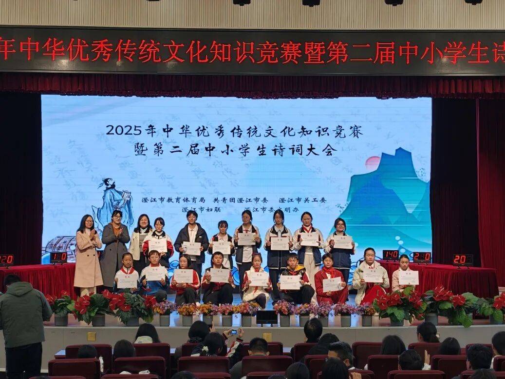 既正在字里行间传达着对中华精良古代的敬佩