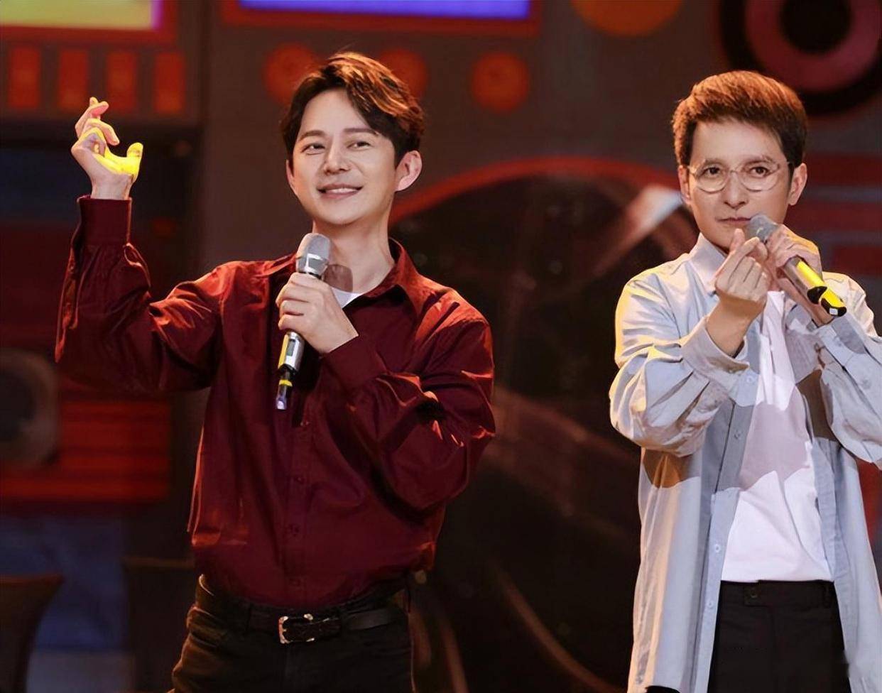 何炅李维嘉湖南卫视跨年演唱会同台,与何炅汪涵"回家"引发集体泪崩