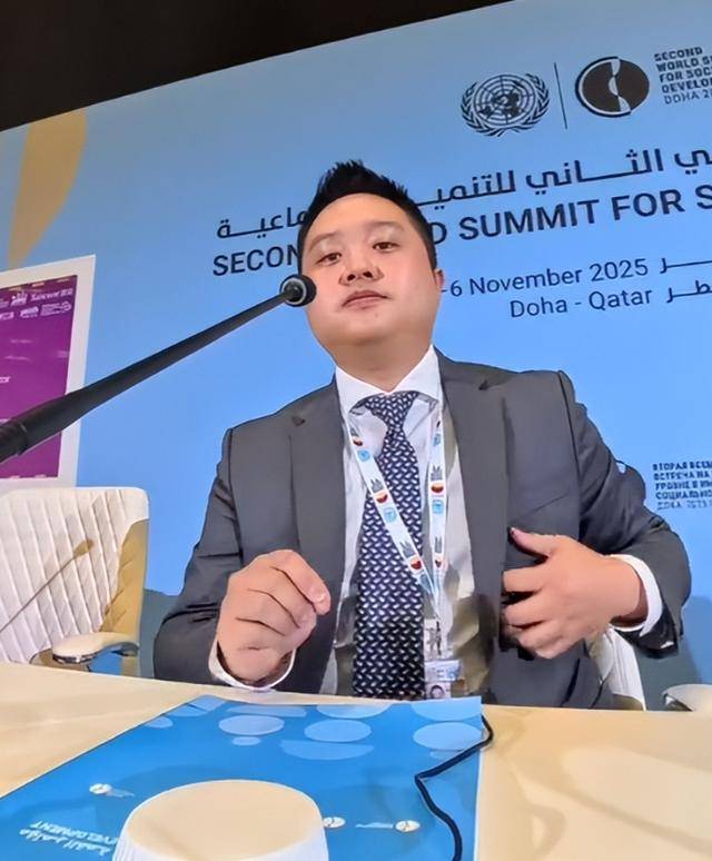 成都空姐爱上头等舱乘客,主动倒追并且成功结婚,6年后现状如何