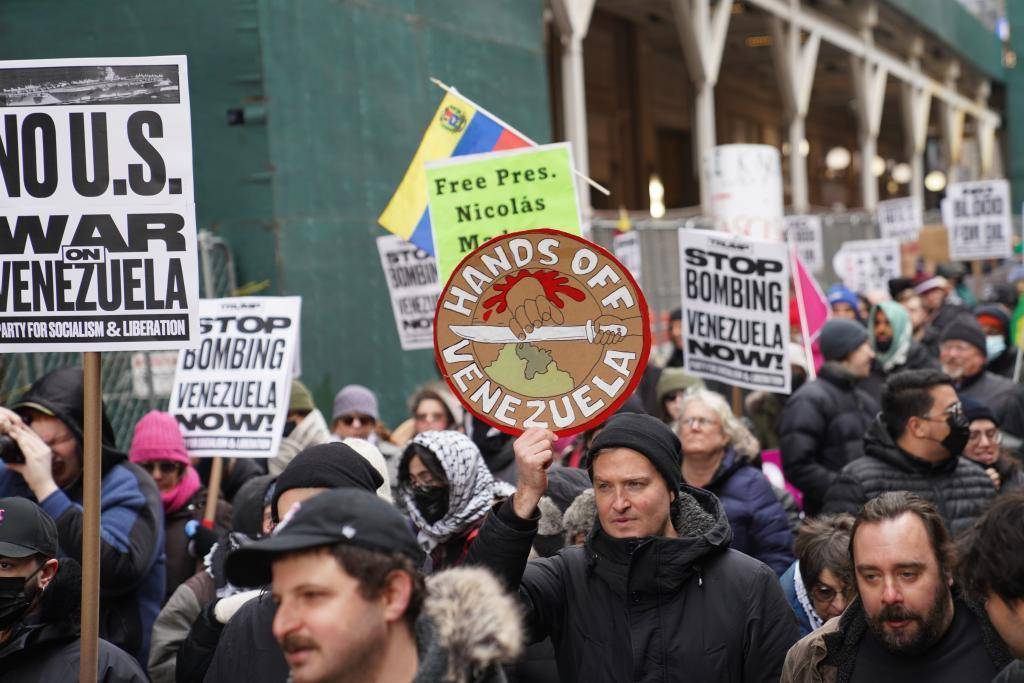 36年前同一天美国曾抓走巴拿马政府首脑并长期监禁，专家：美无权逮捕审判他国领导人，完全无视国际共识