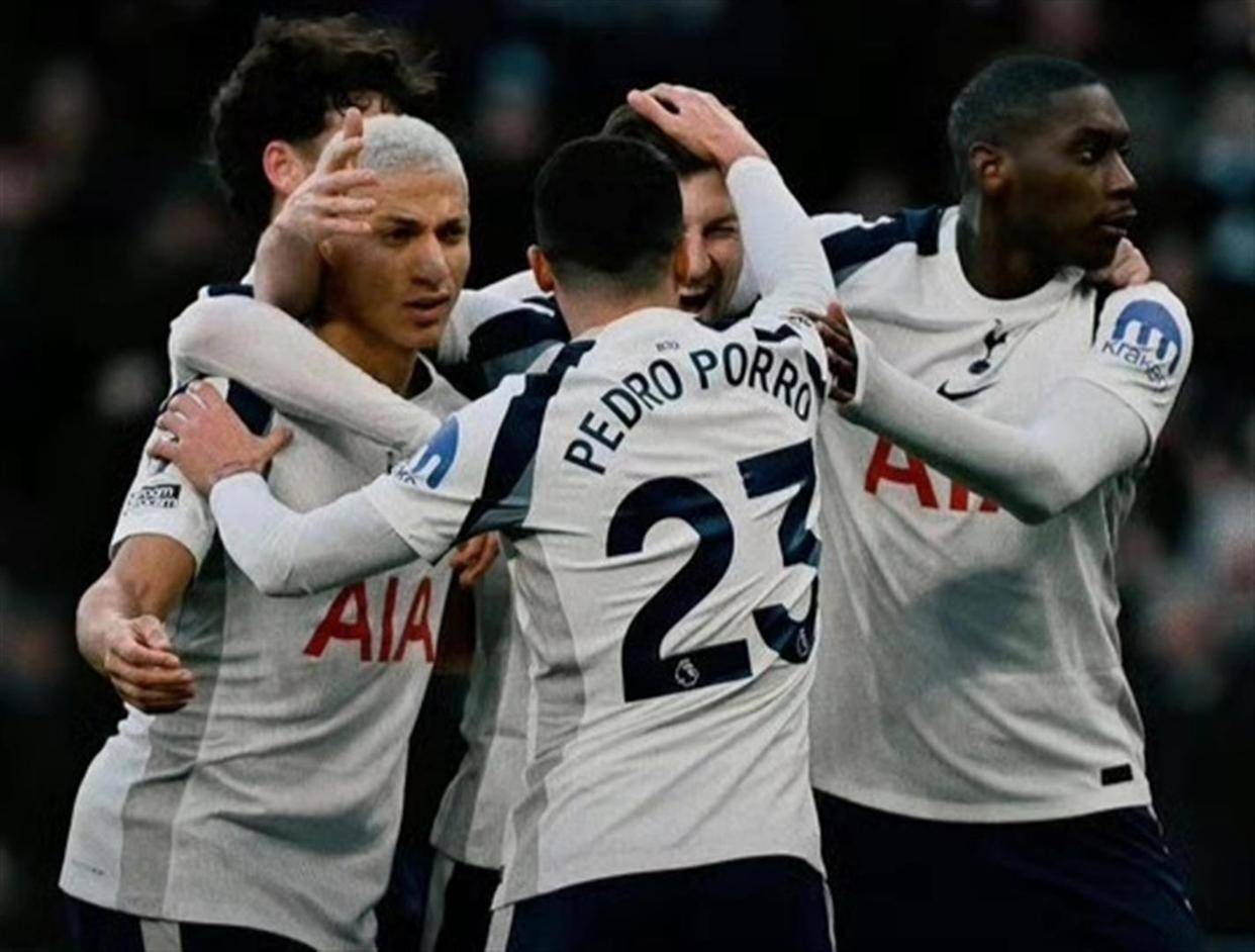 2-2！1-1！英超英格兰足球超级联赛疯狂一夜：利物浦被绝平曼联再丢分热刺也没胜