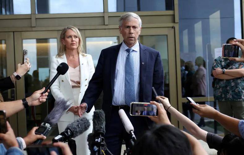 为马杜罗辩护的律师是谁?以经验老到、出奇制胜闻名,曾助“维基解密”创始人阿桑奇重获自由