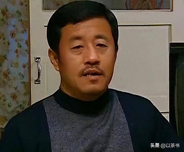 61岁王小宝现状：住300平豪宅领4815退休金，和闫学晶追求不一样