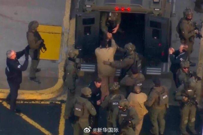 委内瑞拉证实马杜罗在突袭行动中腿部受伤，夫人头部受伤 -华闻时空