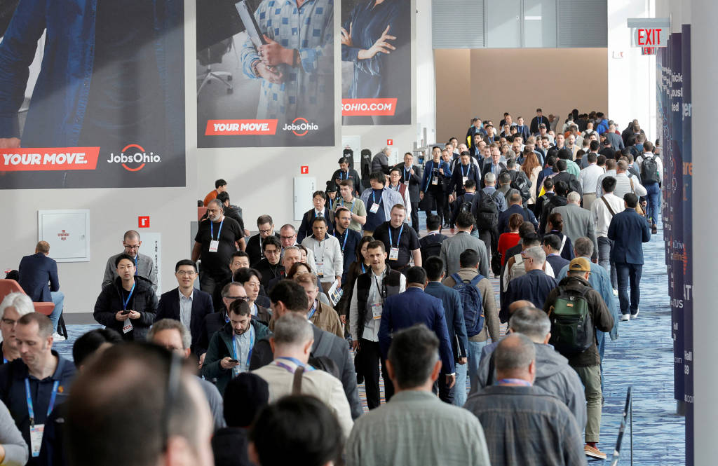 第1现场｜科技界“春晚”来了：中企占C位，AI应用成焦点