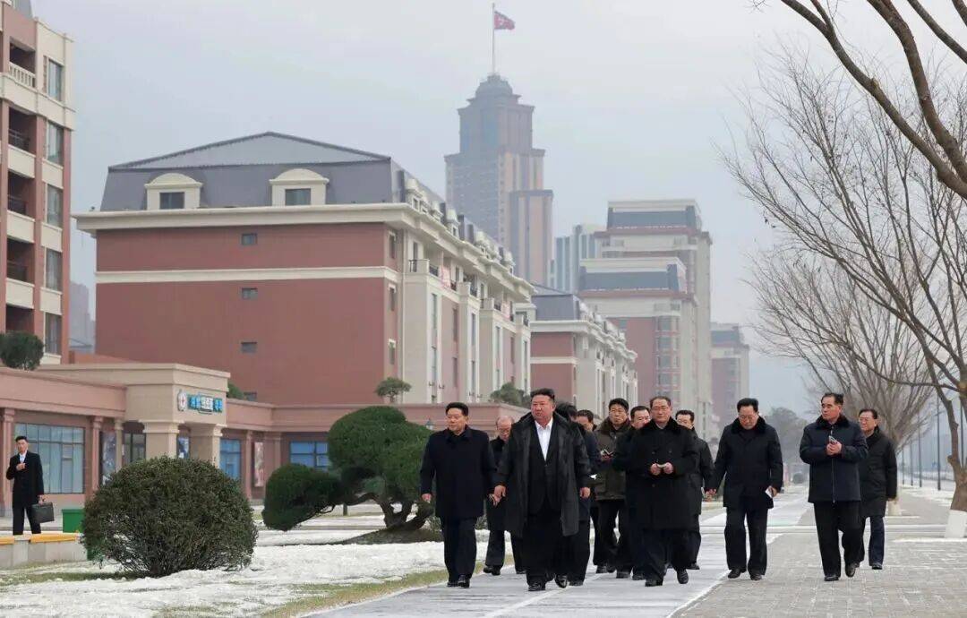 图片[2]-朝鲜“万套住宅”震撼亮相，金正恩现场感叹：5年的辛苦没白费 -华闻时空