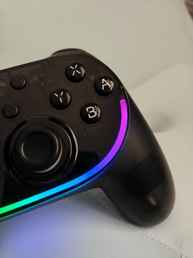 西圣GC1游戏手柄体验分享，有灯光有体感，玩起来还不错