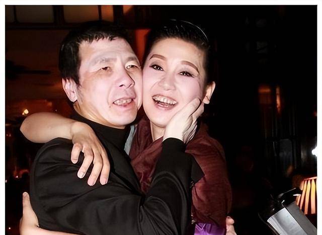 徐帆回应离婚5个月，冯小刚近况曝光，他的“小心思”再藏不住了