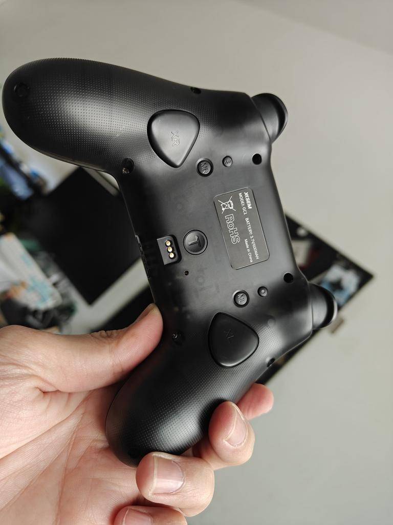 西圣GC1游戏手柄体验分享，有灯光有体感，玩起来还不错