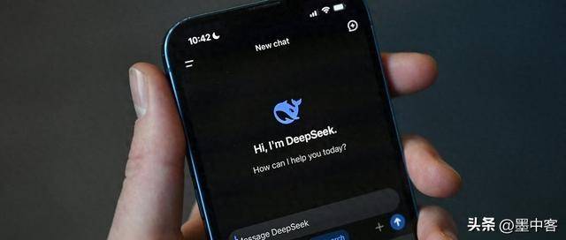 DeepSeek曝V4核心机密，实习生领衔论文，国产大模型藏不住了