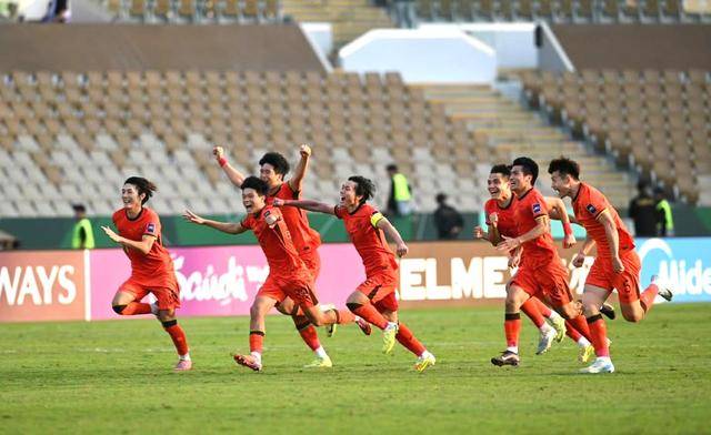 U23亚洲杯_U23亚洲杯直播_赛事直播LIVE中国创造历史！4-2首进4强！李昊超神了对方狂轰28脚