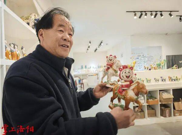 快看!唐三彩版“旺仔”上线啦!_釉色_传统_张家彩