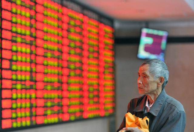 原创             华尔街集体看空！AI浪潮冲击下，Adobe的中年危机如何破局？