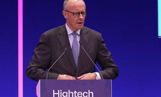 谷歌前CEO：欧洲不投钱，就只能用中国的AI模型喽