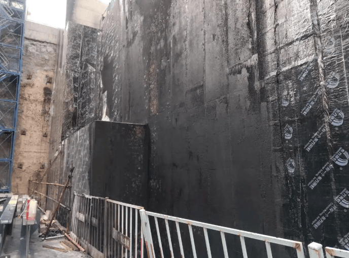 丰台一建筑工地起火 两名违规动火作业工人被拘