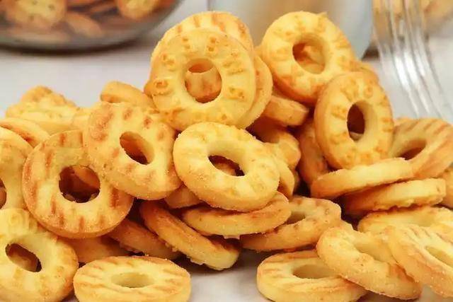 天气变冷，医生告诫糖尿病人：宁可吃点馒头，也别天天吃这5物