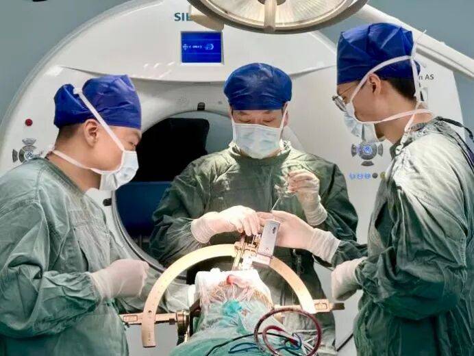 华中首例！郑大一附院成功实施脑机接口脑起搏器手术