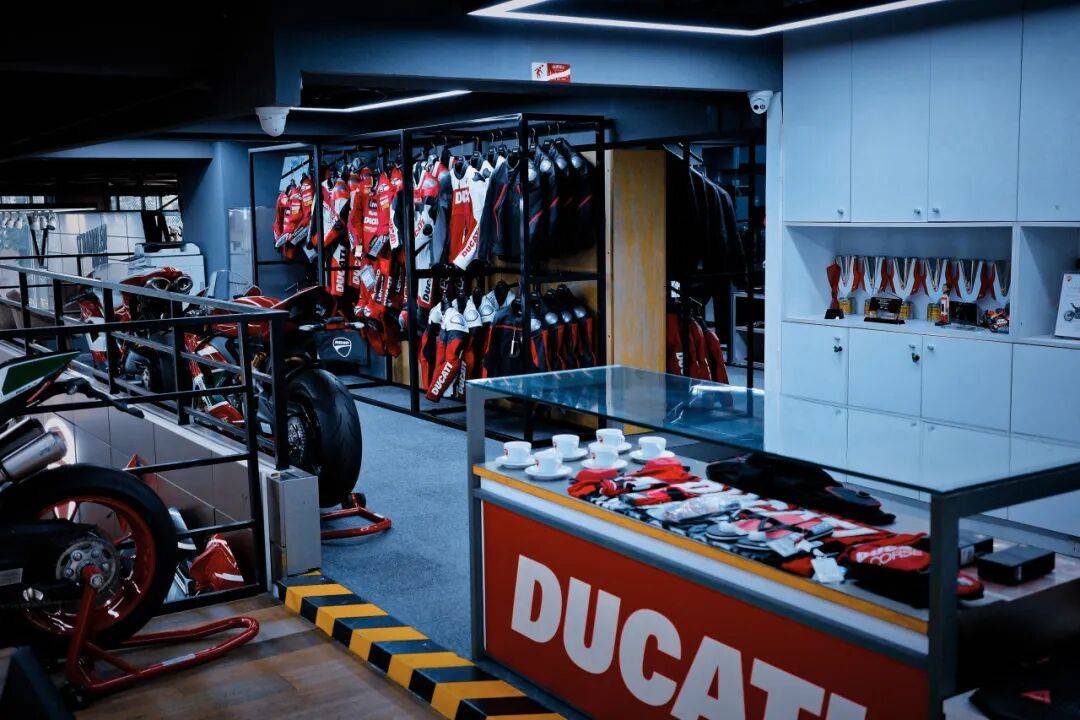 百年意式极速×摩登都会心跳！首届“静安新春时尚HighGO节”“马”上开启