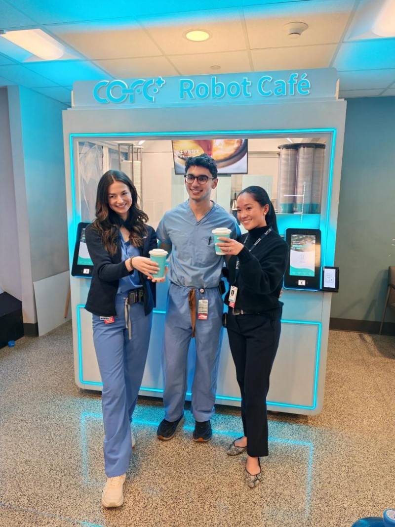 全球首台第六代咖啡机器人COFE+进驻世界排名第一的美国麻省