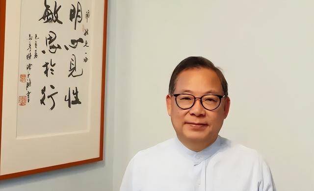 因春晚唱了一首歌，被封杀14年，如今身价过亿，却无偿捐给祖国