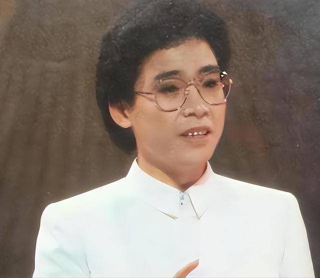 因春晚唱了一首歌，被封杀14年，如今身价过亿，却无偿捐给祖国