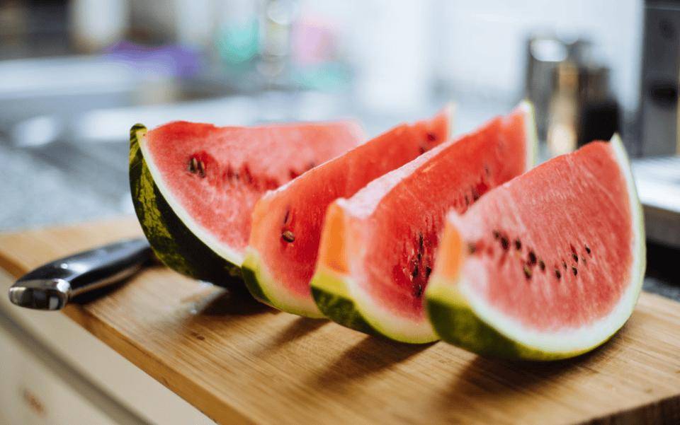 西瓜皮别再扔！韩科学家研究发现：西瓜皮中“黄金成分”，6周减脂52%