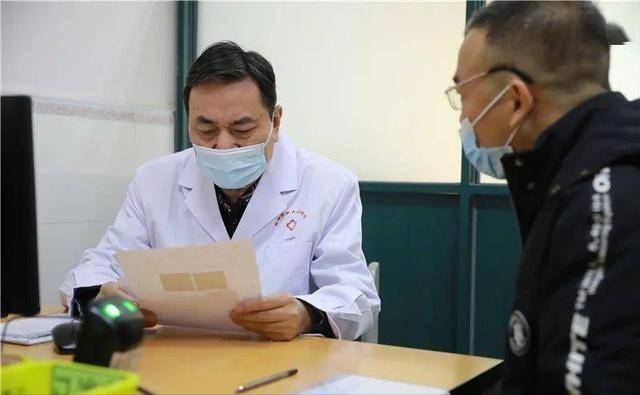 男性长期禁欲，精子只产不排，最后会怎样？医生：或有4大后果