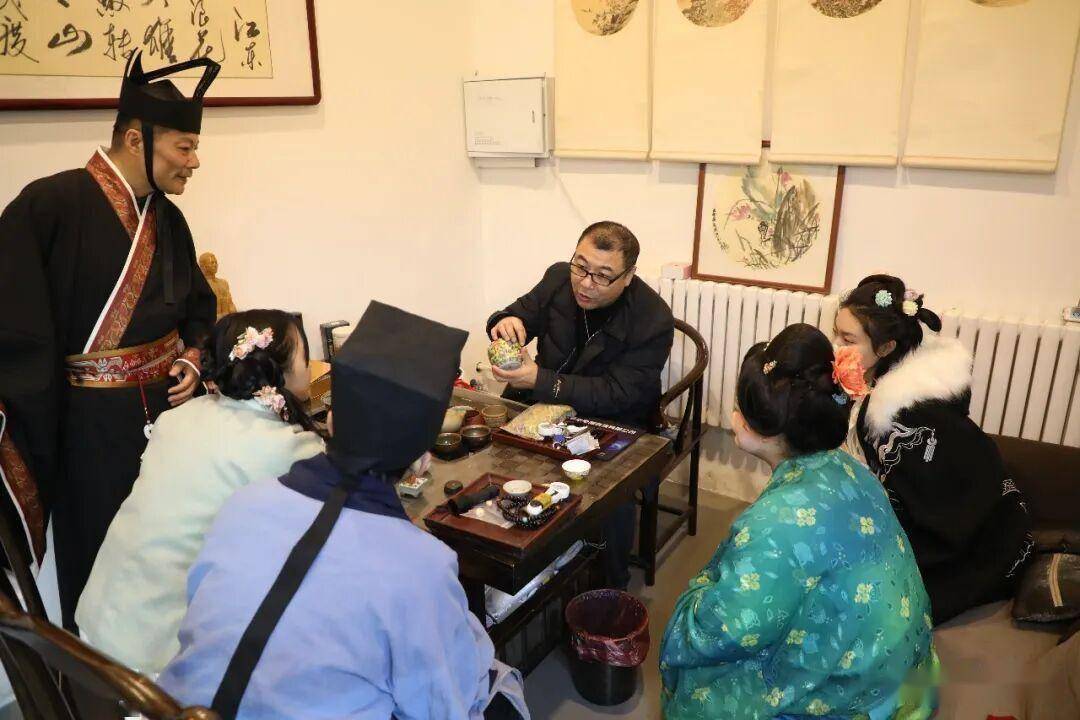 汉服盈袖处 古韵越千年——百年福街第二十六届古玩交流会盛大启幕