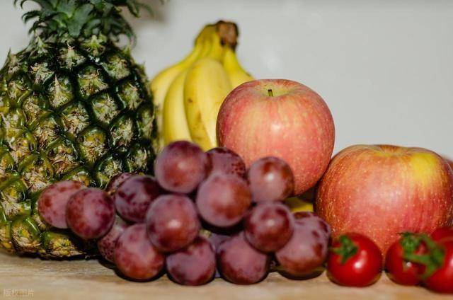 4种水果已被列入“致癌名单”，吃多了致癌，可信吗？告诉你真相