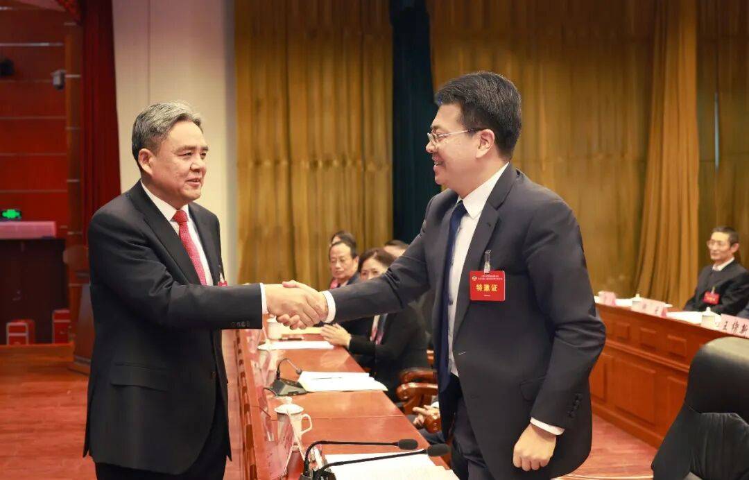 大庆市政协十届六次会议闭幕