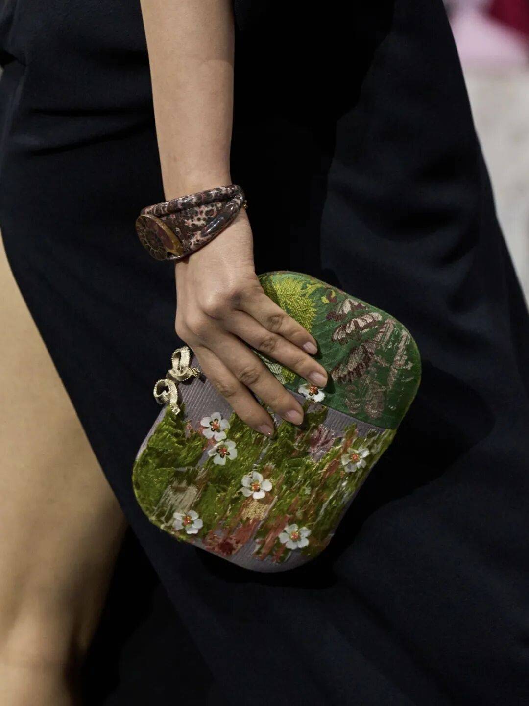 Jonathan_Anderson在DIOR的高级订制首秀，玩出了什么“花样”？