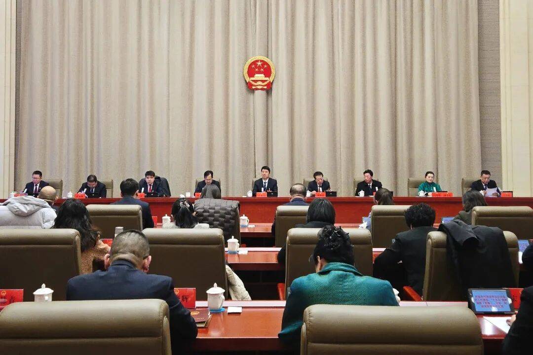 区十六届人大五次会议主席团举行第二次会议_集宁区_汇报_代表团