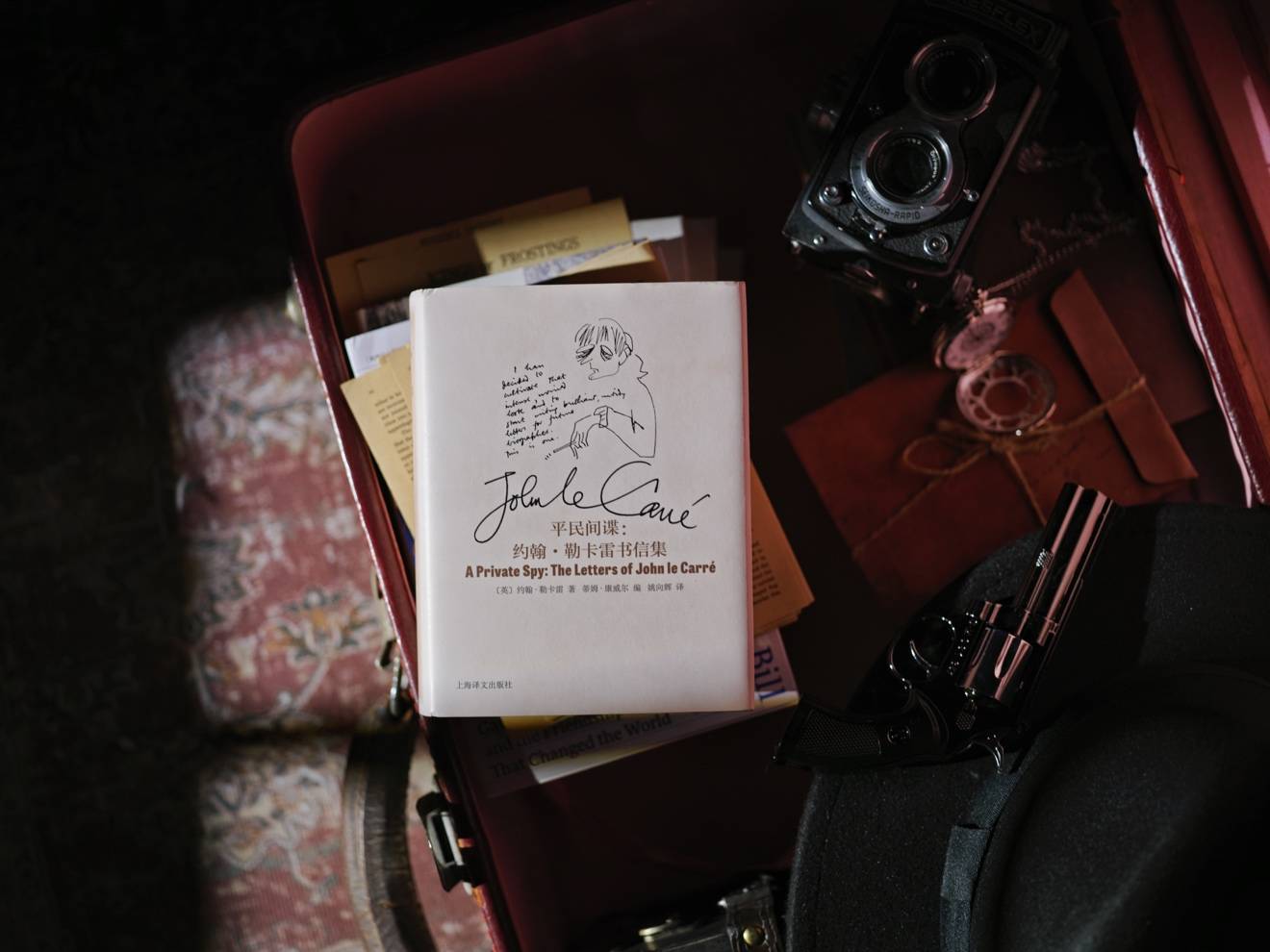 勒卡雷书信集出版：间谍小说家的“另类传记”