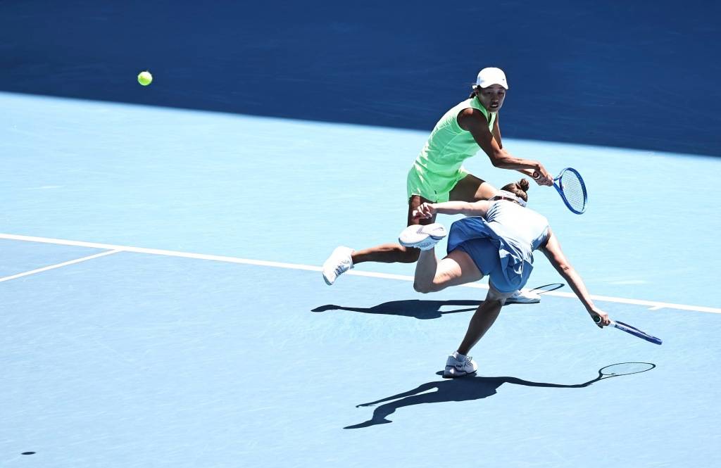 帅极了！37岁张帅斩获澳网女双冠军，收获生涯大满贯第三冠