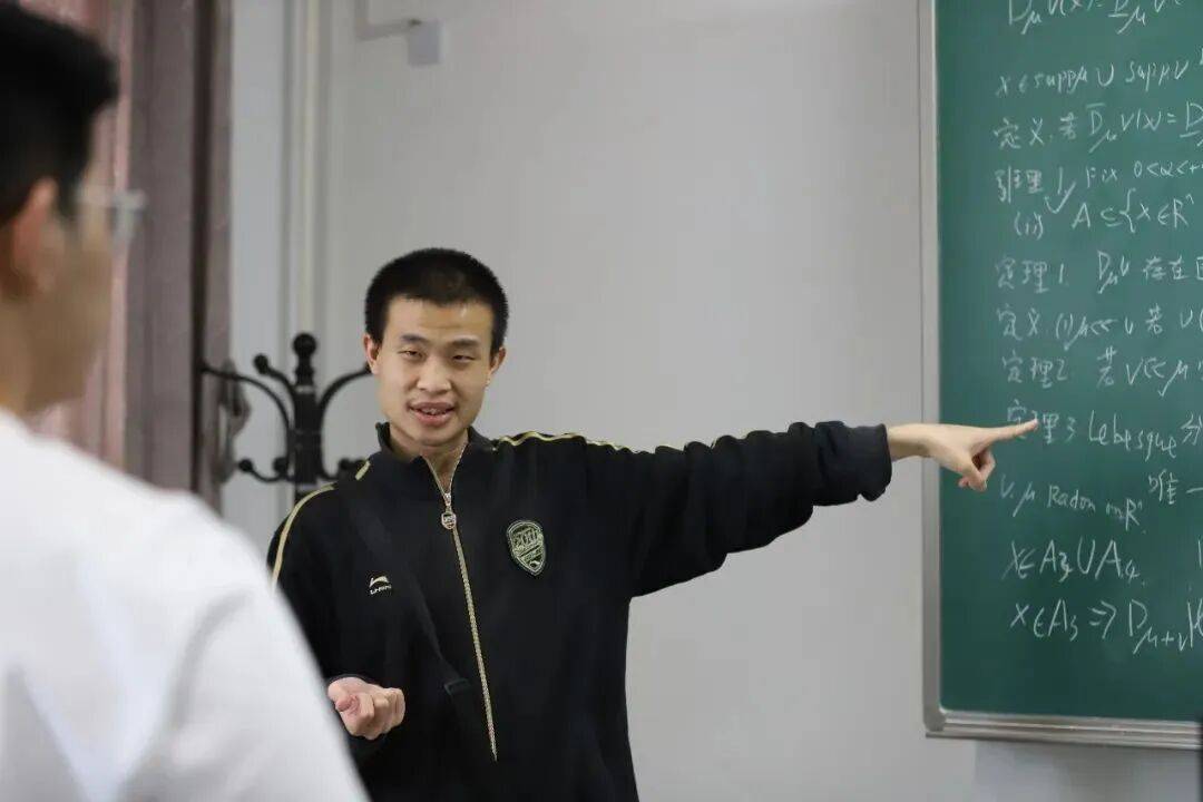 韦东奕正式获聘北京大学长聘副教授