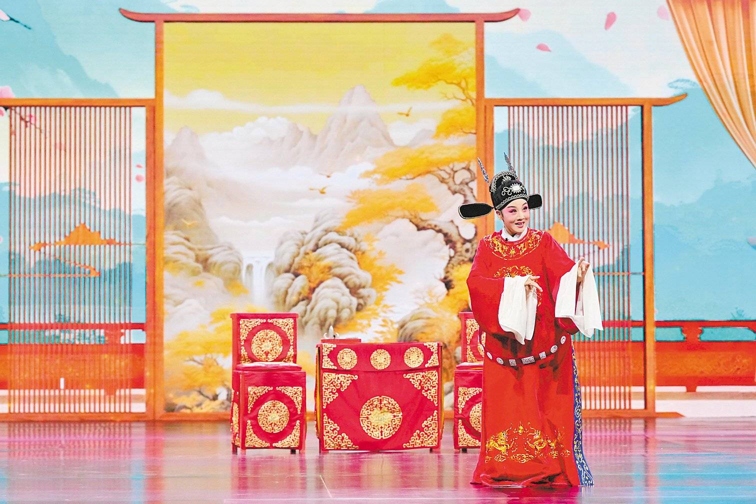 只把黄梅戏当毕生热爱的事业