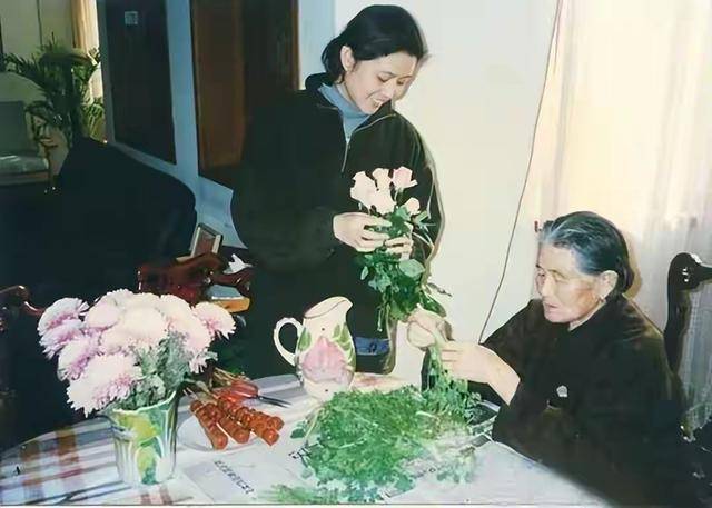 倪萍感谢陈凯歌当年不娶之恩，如今她儿子孝顺，丈夫是绝世好男人