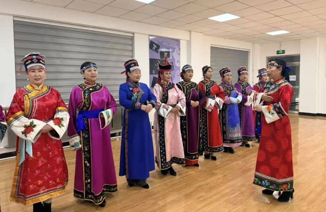 【新春走基层】一针一线皆匠心 扎赉特服饰将亮相2026年扎赉